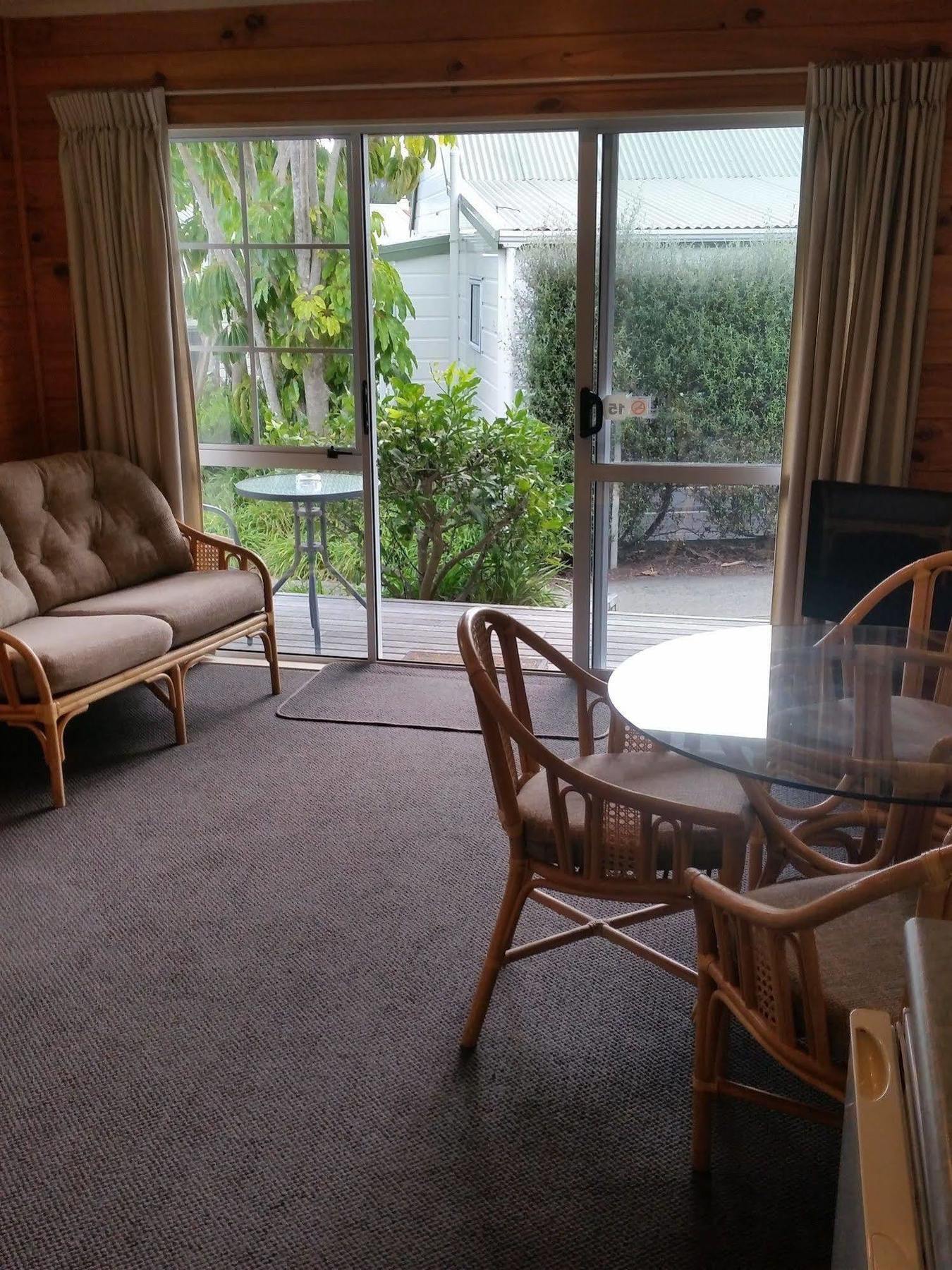 Pauanui Pines Motor Lodge Esterno foto